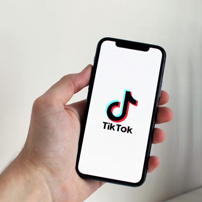 Feds ban TikTok on government phones