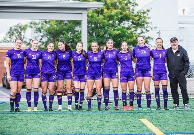 Laurier women's soccer team lined up for a photo