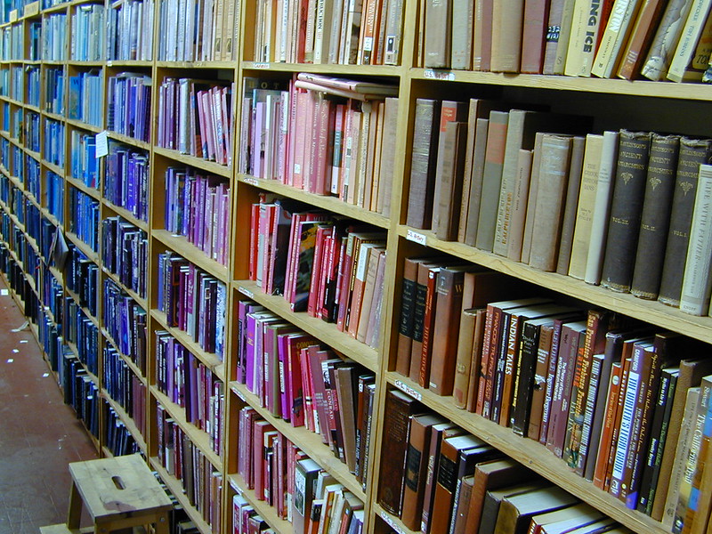 A picture of a bookshelf
