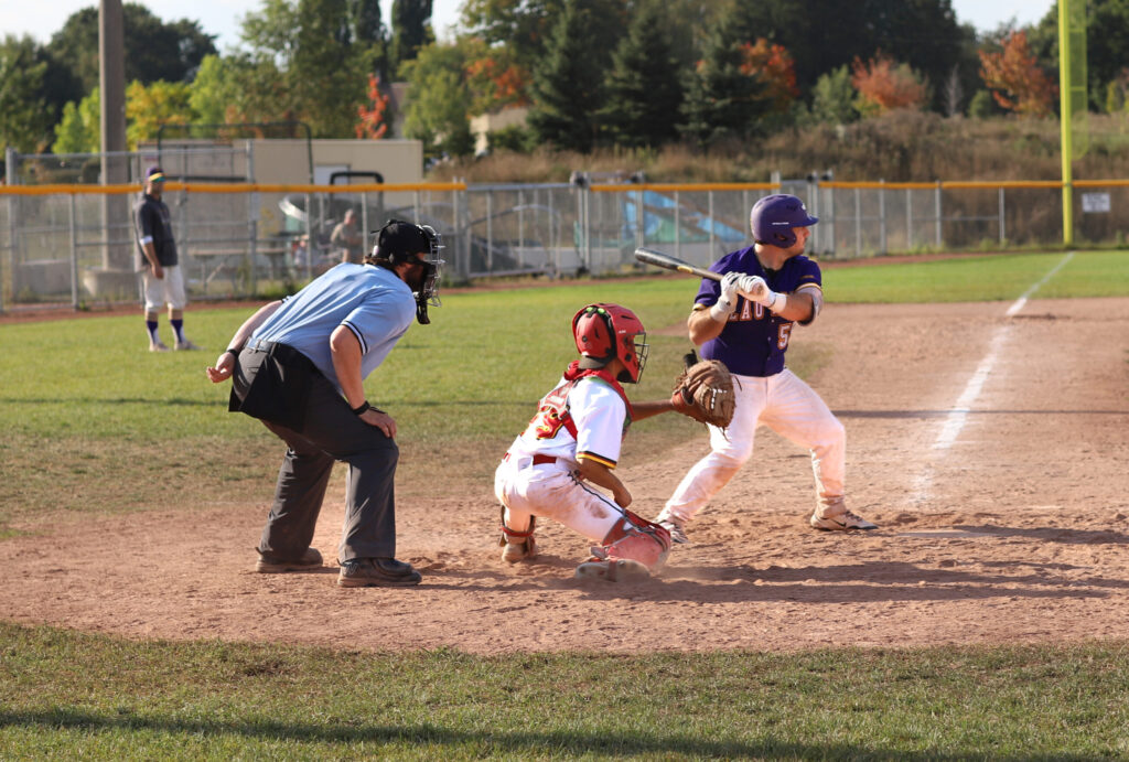 Men’s Baseball Team Lose 3-7 to the Gryphons 